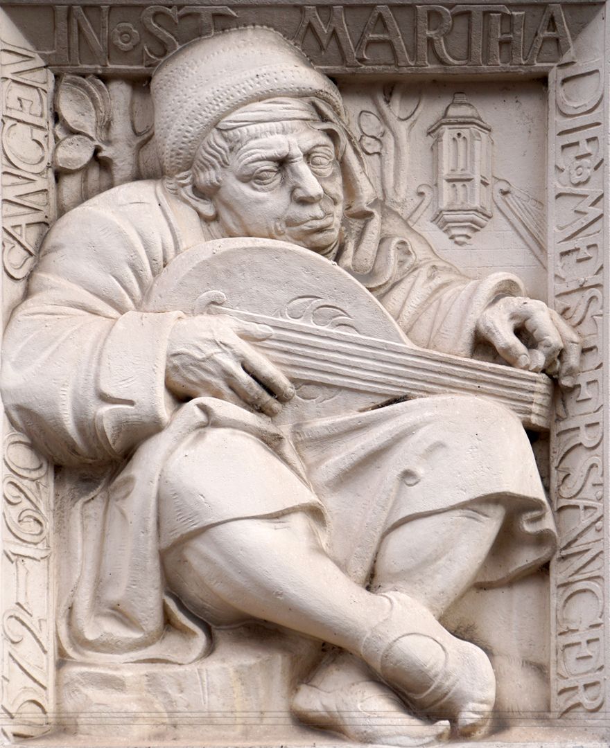 Lute player View from the front