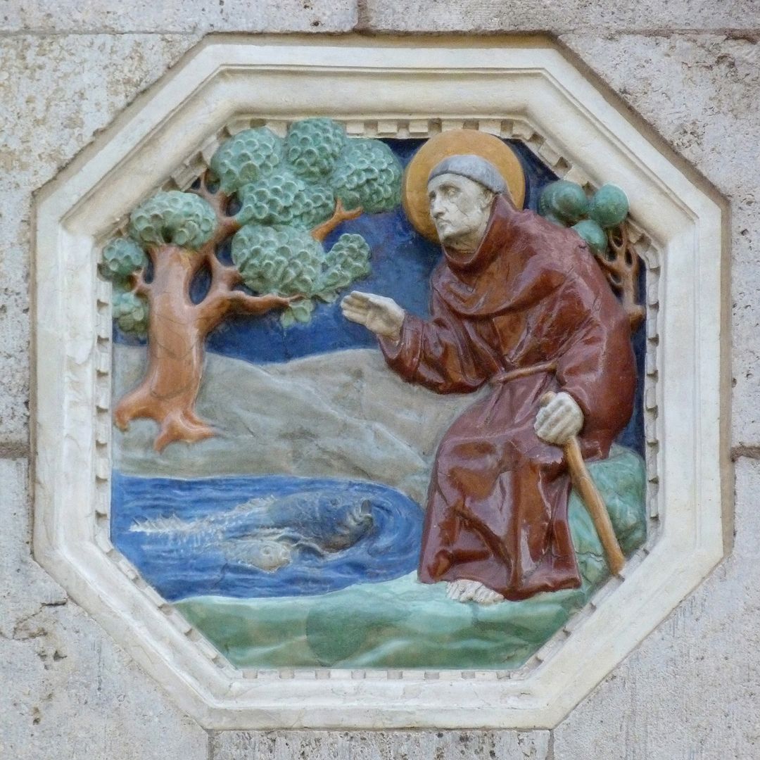 Portal an der Antoniuskirche St. Antonius predigt den Fischen, Majolika