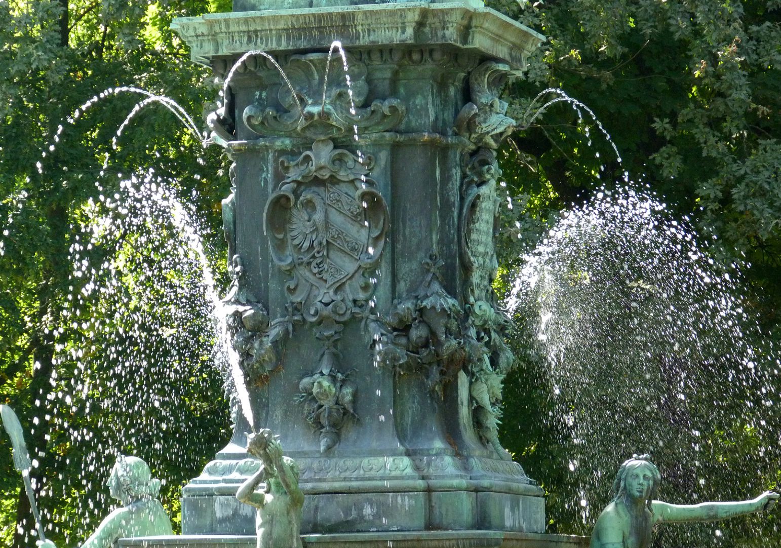 Neptun-Fountain Neptuns Postament von Nordwesten
