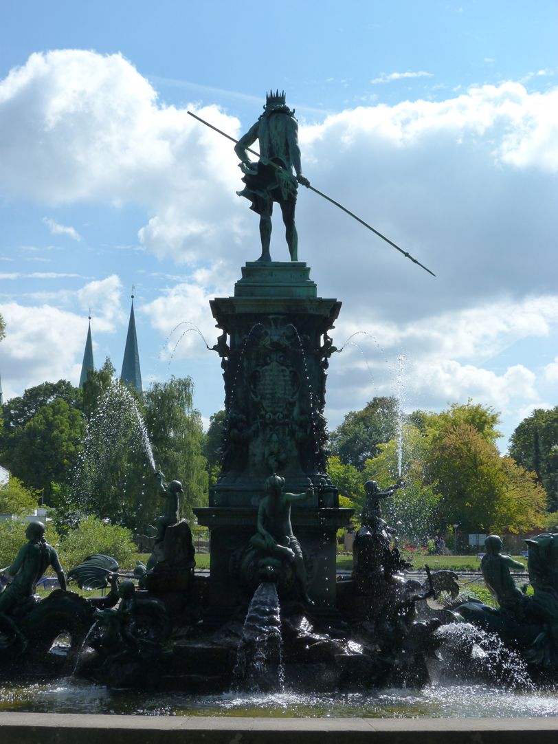 Neptun-Fountain View from the west