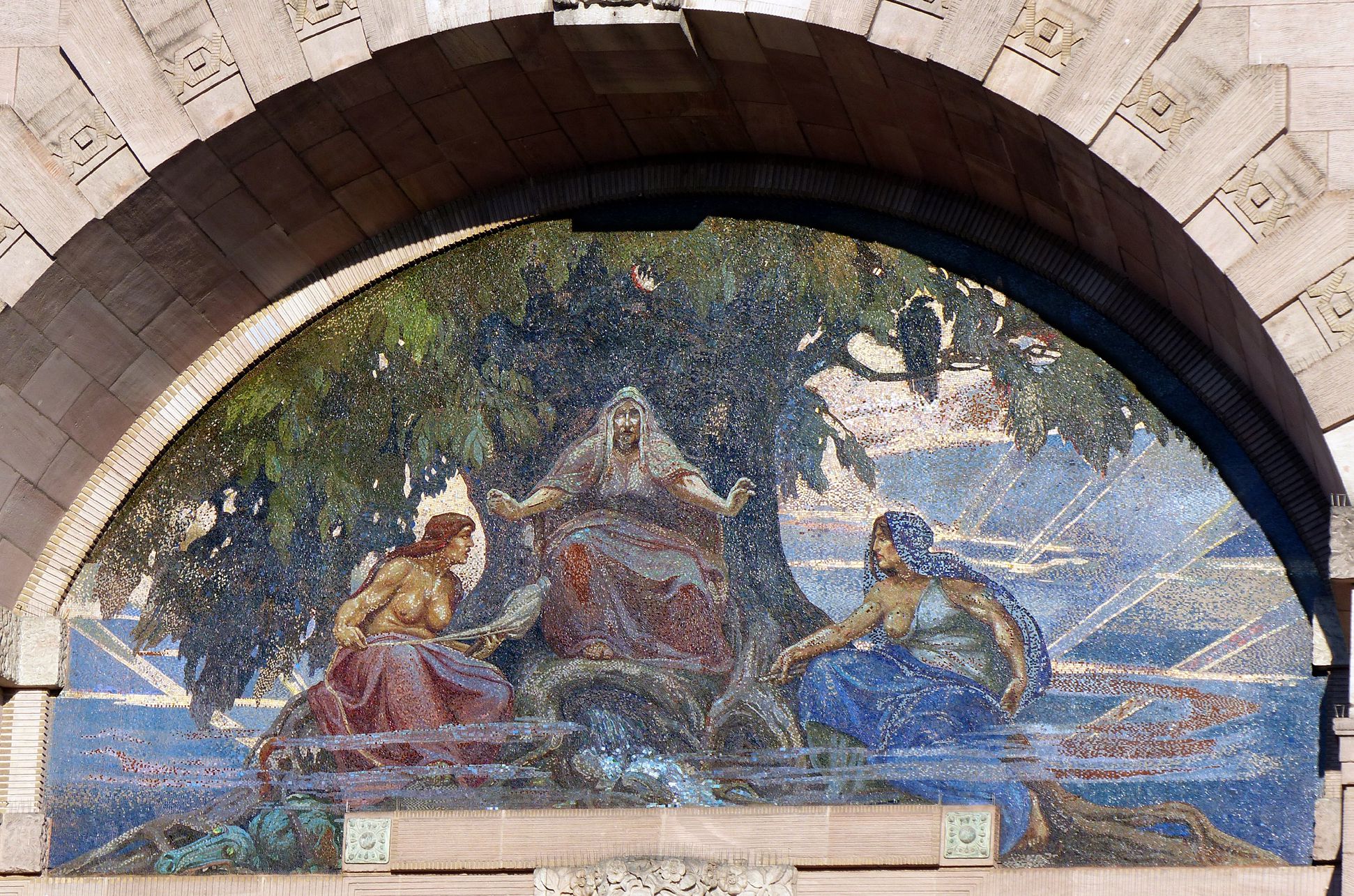 Opernhaus Mosaik mit den drei Nornen (Schicksalsfrauen aus der nordischen Mythologie), nach Karton von Hermann Schwabe d.J.