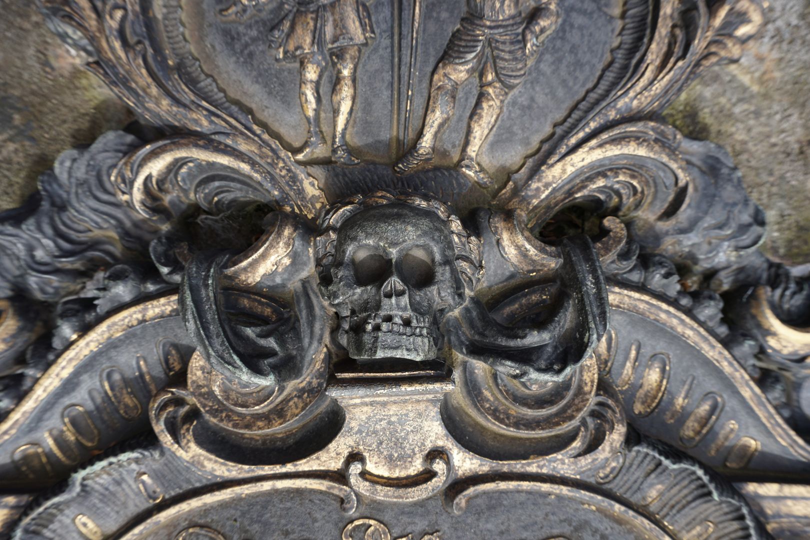 Epitaph for the bookseller Paul Wolfgang Mann.Ä. skull between upper cartouche and main shield