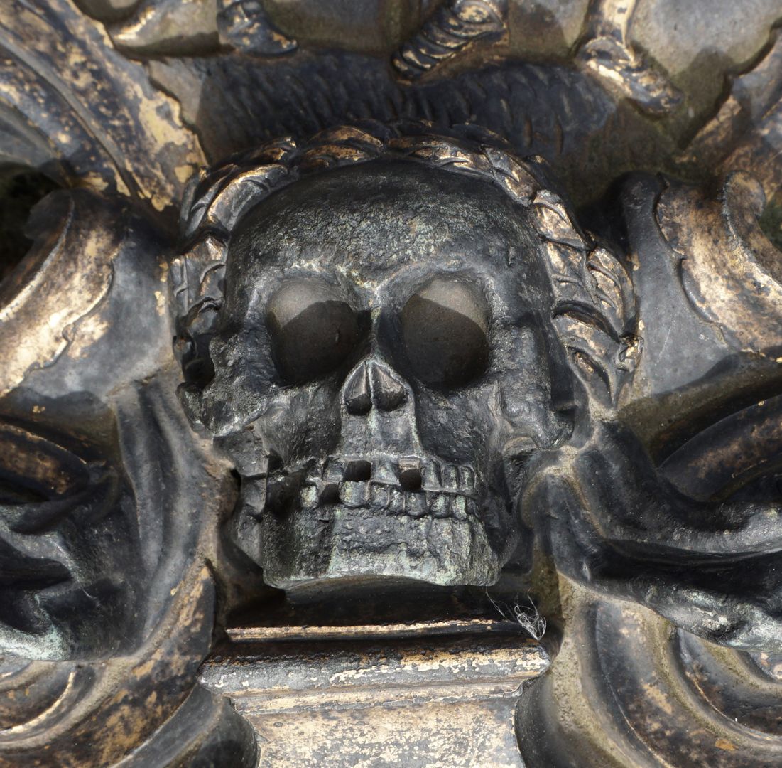 Epitaph for the bookseller Paul Wolfgang Mann.Ä. Detail view, skull