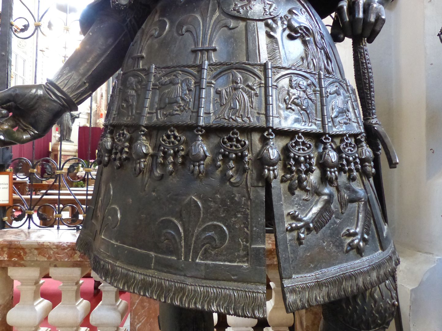 Philipp the Good (Innsbruck) Front part of the armour