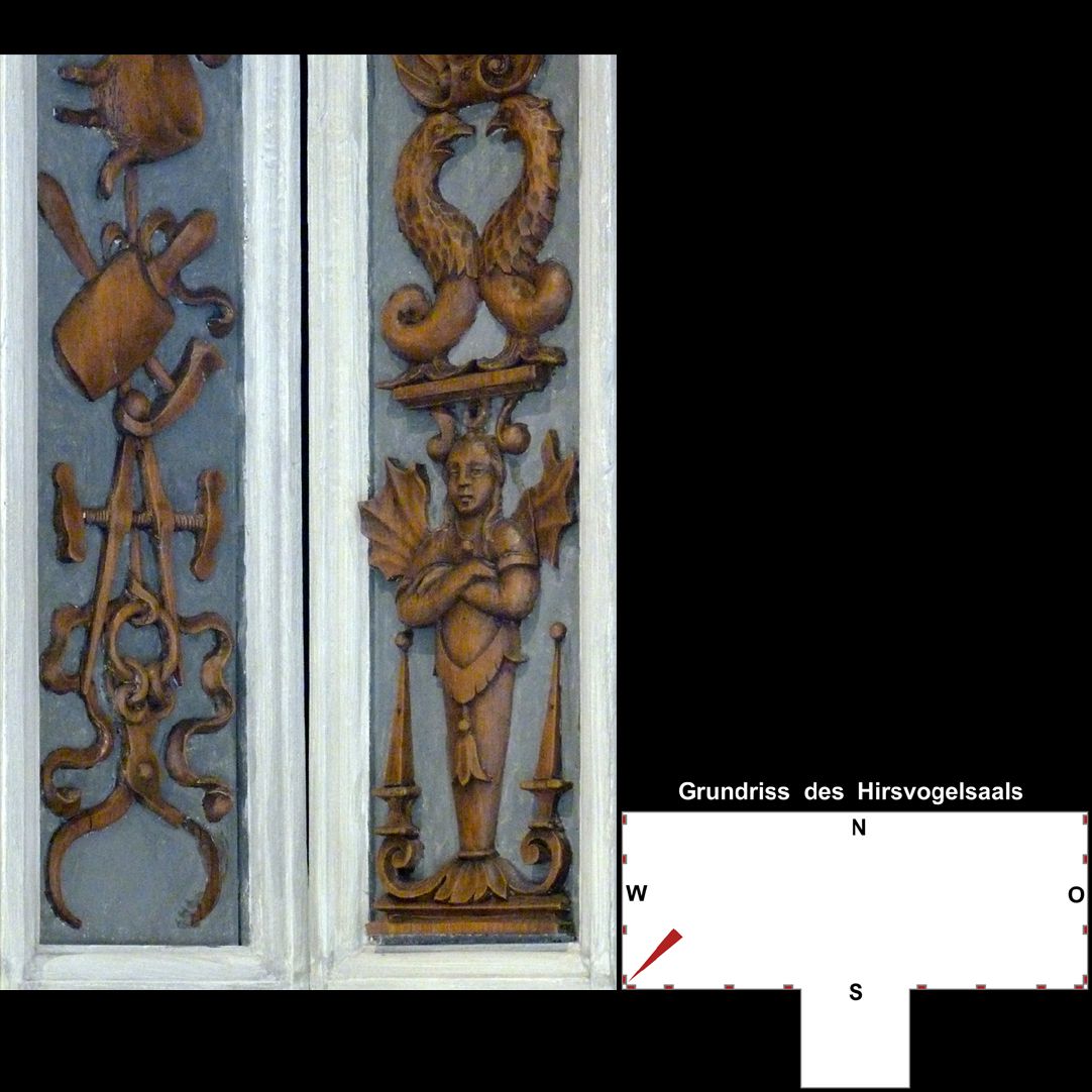 Pilasterabfolge im Hirsvogelsaal südwestliche Pilasterecke, unterer Teil: links Werkzeug, rechts Grotesken