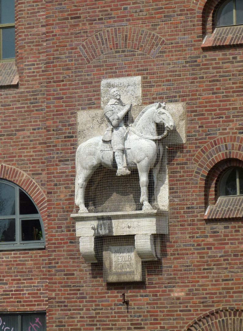 Equestrian statue of Gustav Adolf Total view