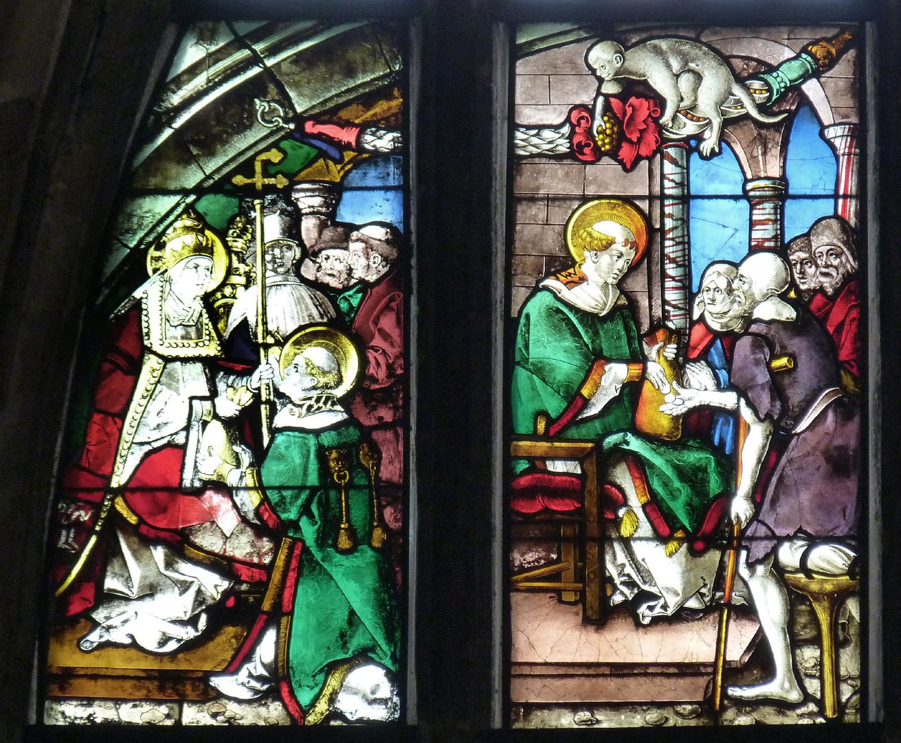 Schmidmayer-Fenster Obere Reihe, erstes und zweites Feld: links Papst Sixtus übergibt seinem Diakon Lorenz den Kirchenschatz; rechts Lorenz verteilt das Geld an die Armen Roms.
