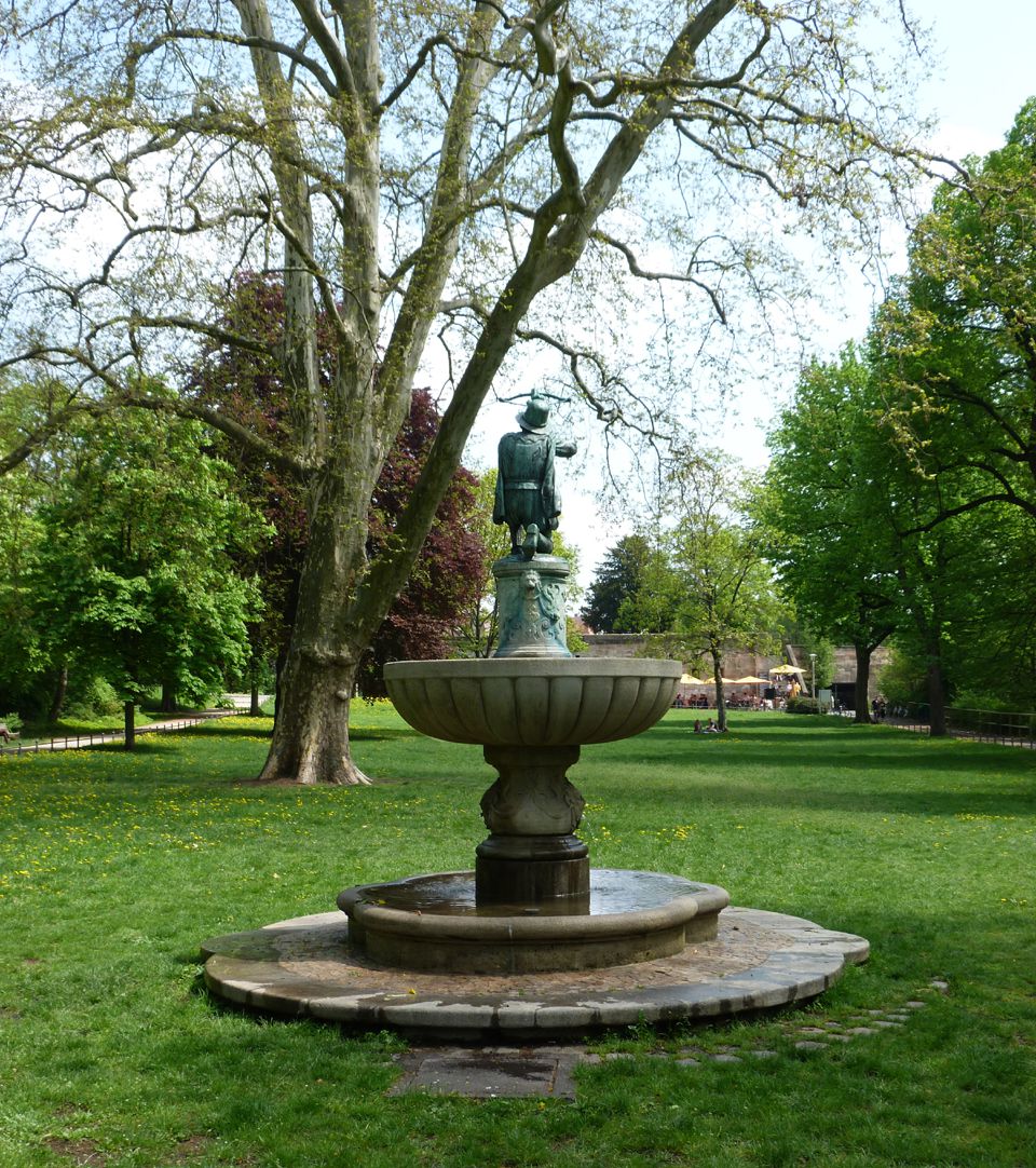 Crossbowman fountain View from the back