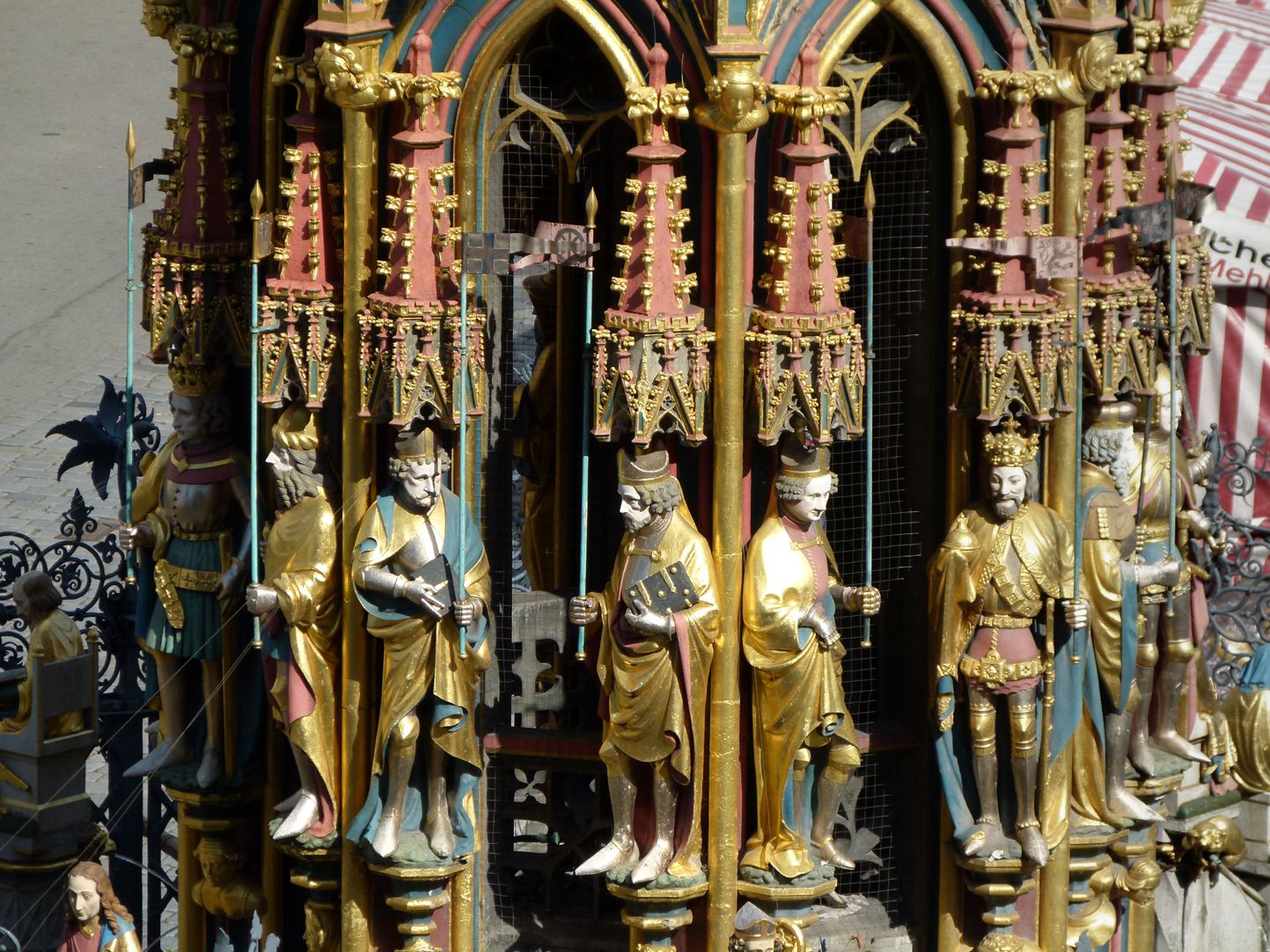 Beautiful fountain Main level with the Nine Good Heroes and the seven Electors