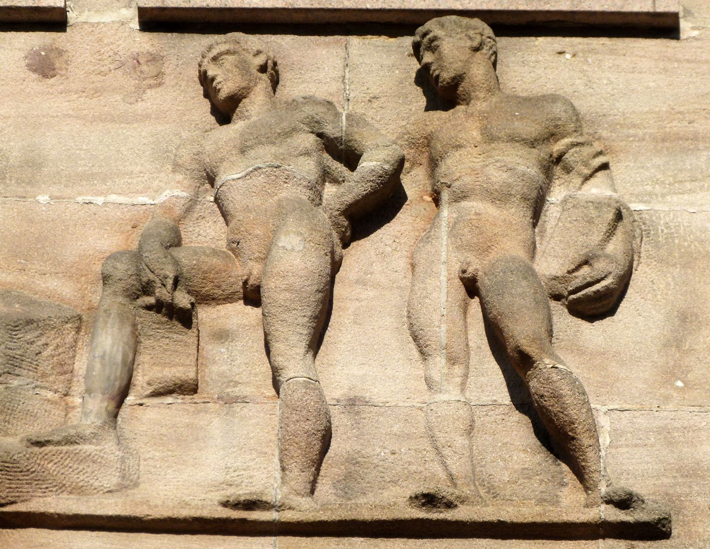 Sigmund Schuckert-Haus Chörlein, oberes Relief von Josef Wackerle: Schüler des Architekten
