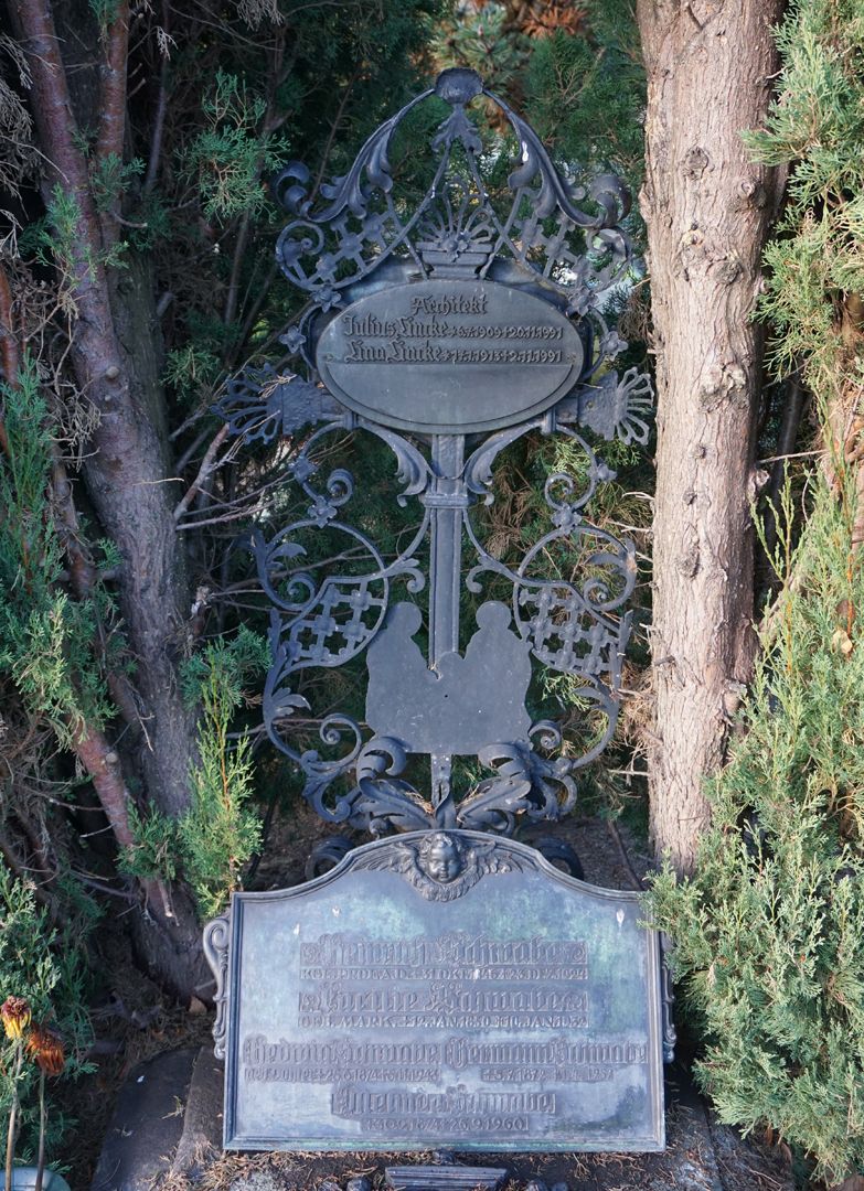 Johannisfriedhof grave site 778 Wrought iron cross for the Lincke couple / plaque for the Schwabe family