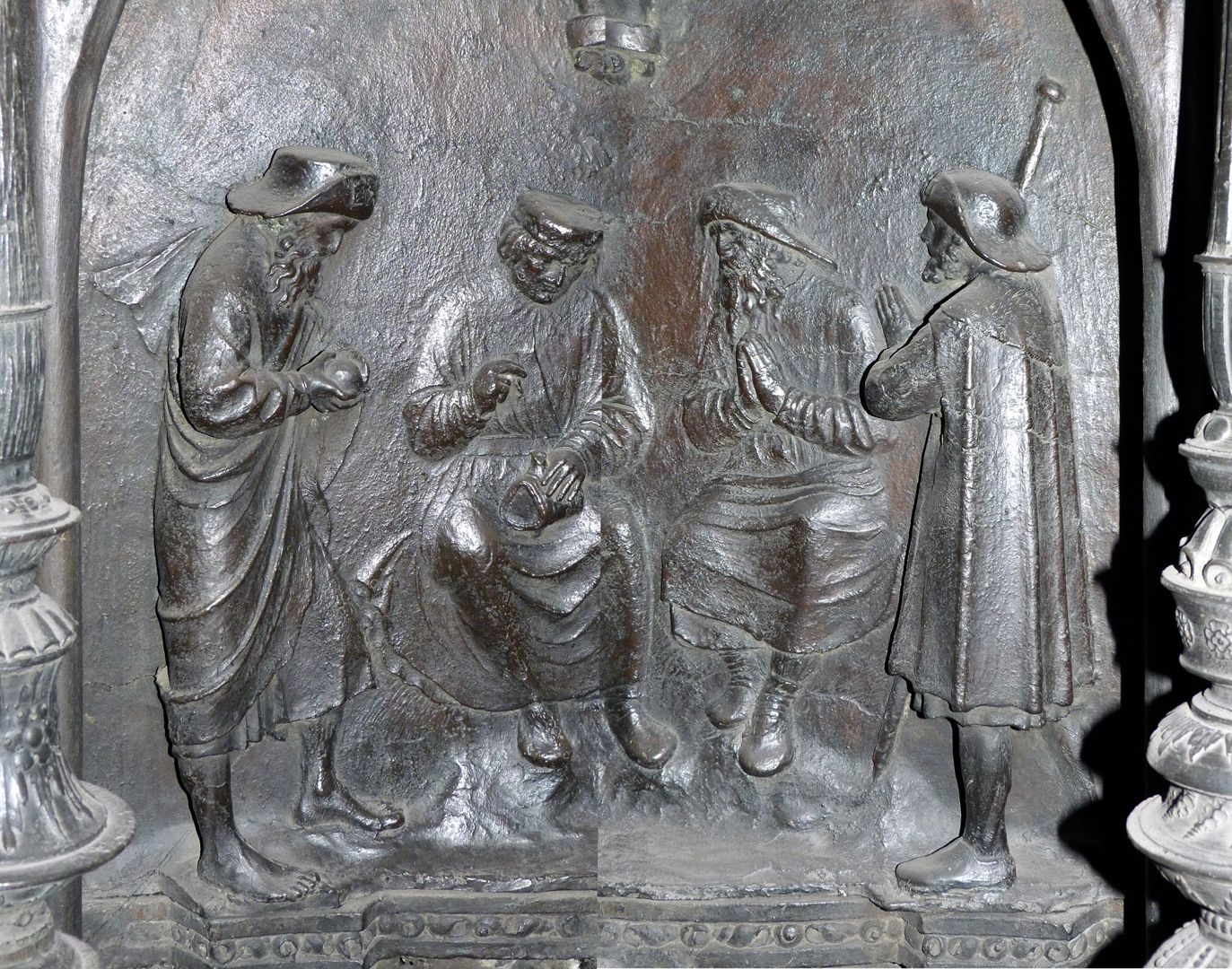 Sebaldusgrab (Südseite) Sebalduslegende, Relief mit dem Weinwunder, (zwei zusammen gesetzte Fotos)