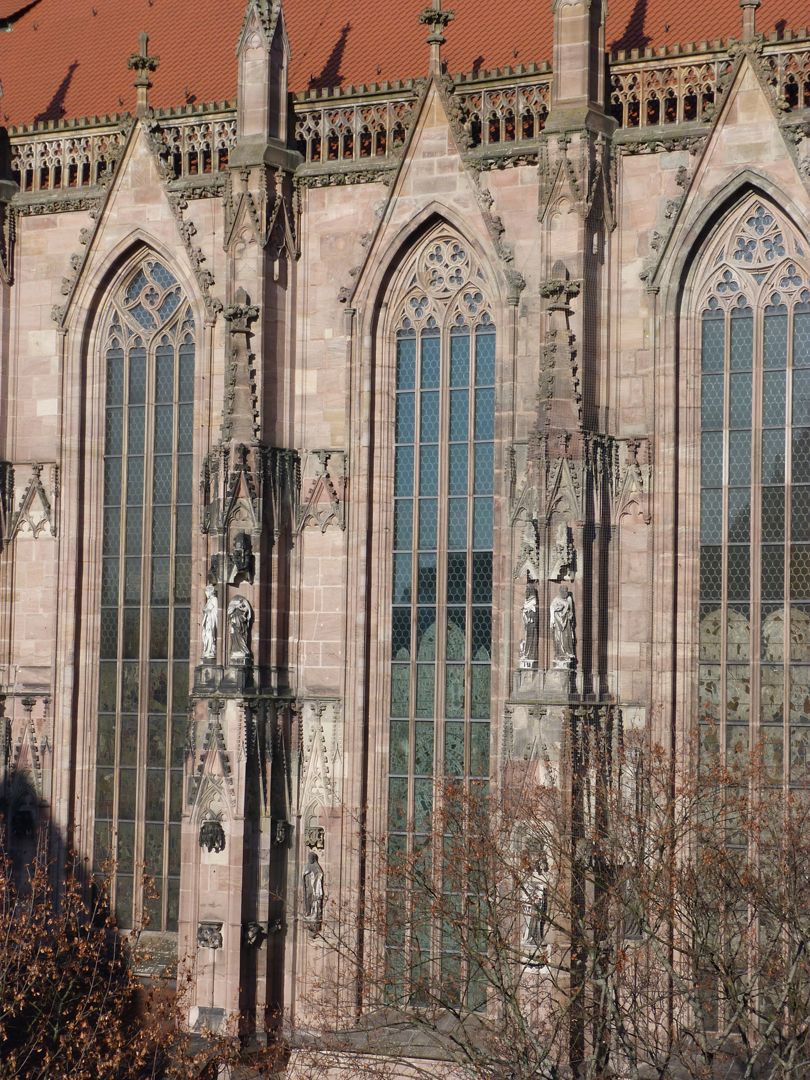 Die Sebalduskirche als Architektur Hohe vierteilige Chorfenster