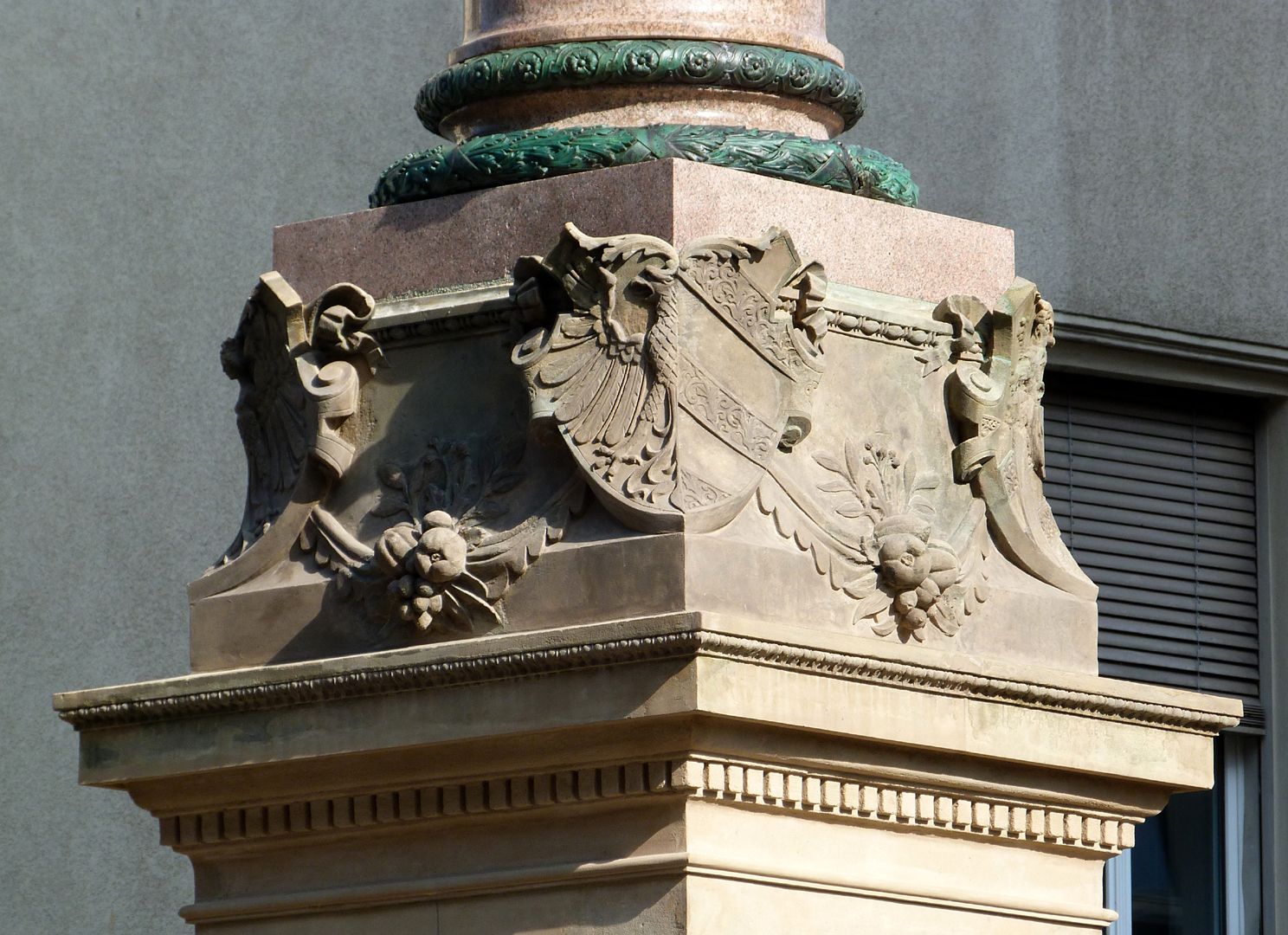 Victory column Pedestal with Nuremberg coat of arms and garlands