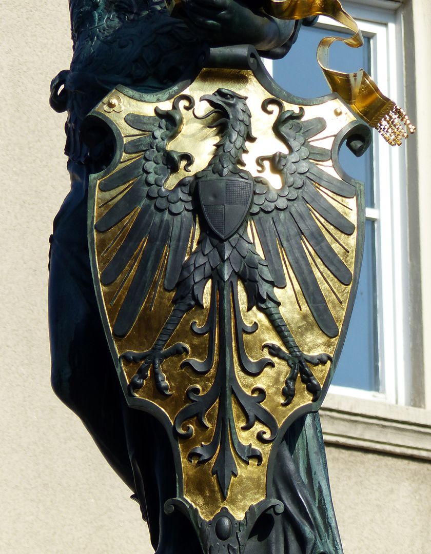 Victory column Shield with imperial coat of arms