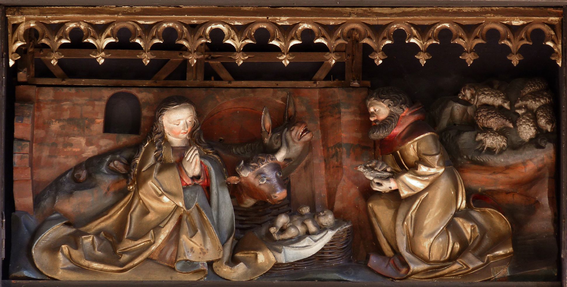 St. Bartholomäus, Hochaltar Predellaschrein mit neugotischem Kleeblattfries,  Darstellung der Anbetung des Kindes