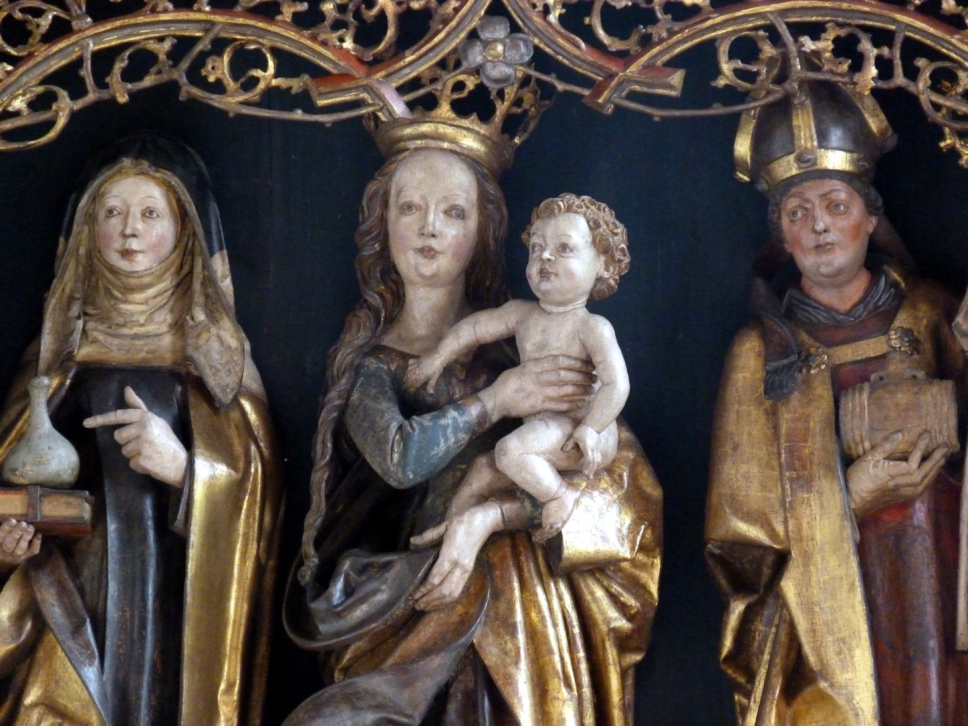 St. Jobst Ottmaraltar, Schrein, Detail, Maria mit dem Kinde zwischen der heiligen Walburga und dem heiligen Ottmar, Umkreis des Veit Stoss, nach 1500