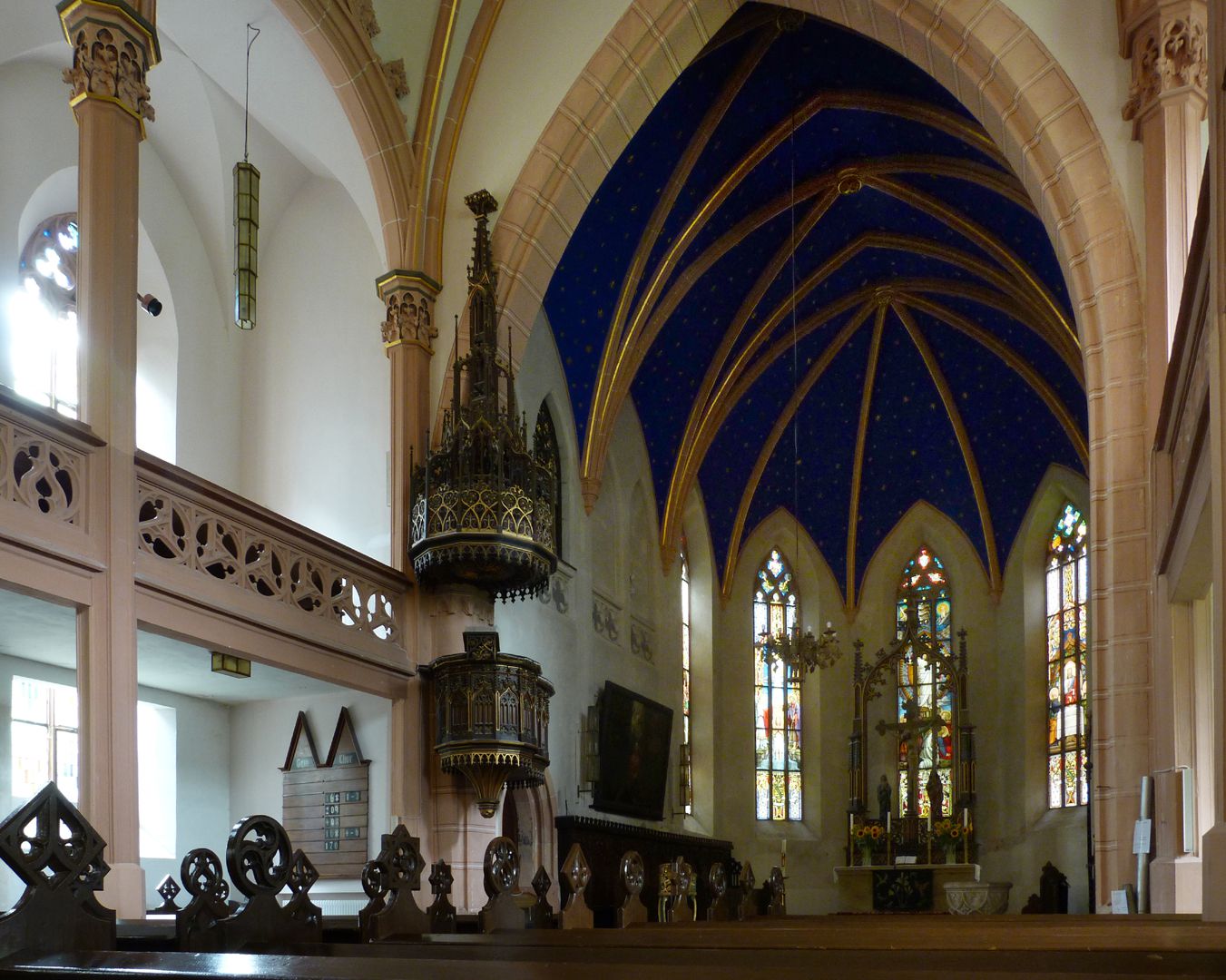 Parish Church St. Peter´s (Sonneberg) Nave, view to pulpit and choir