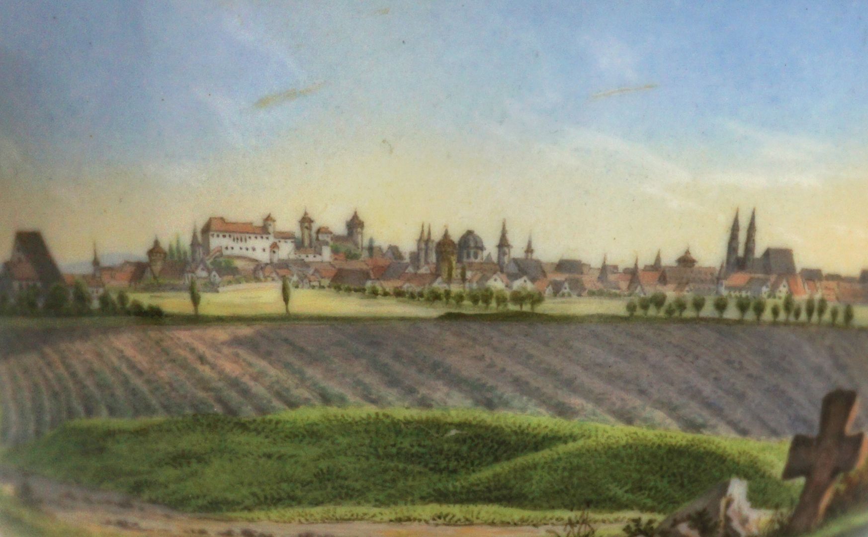 Tasse mit Nürnberg-Ansicht von Südwesten (links, im Westen, die Kirche St. Leonhard) 