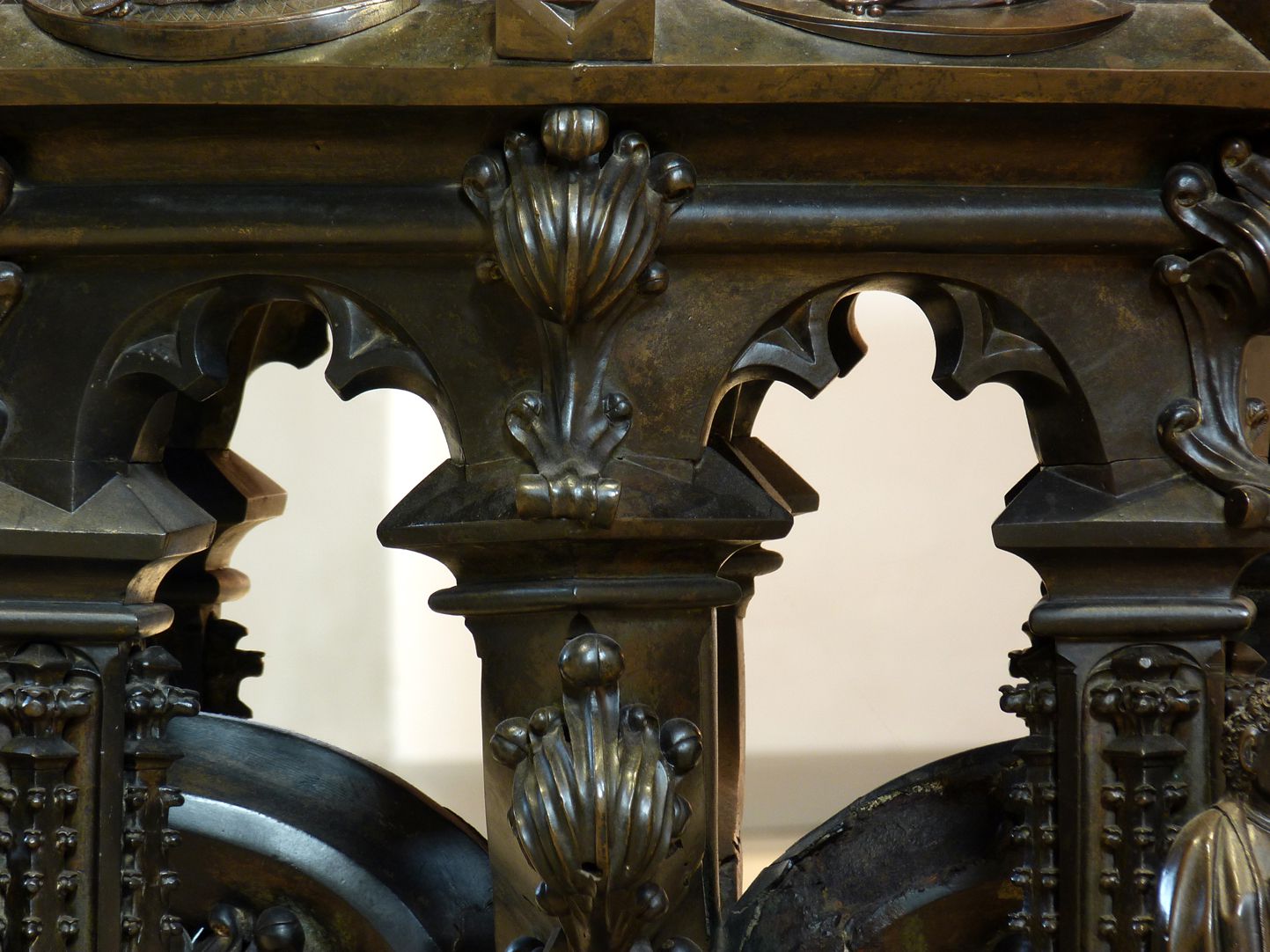 Baptismal font Crocket at the lower edge of the font