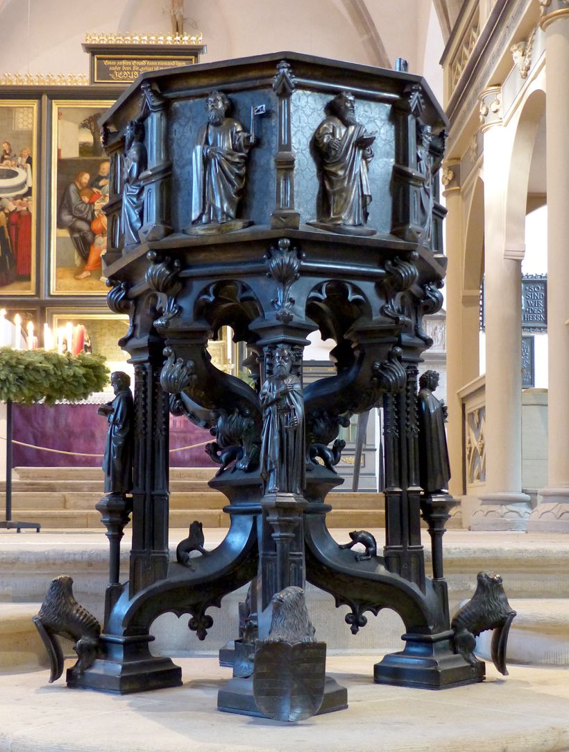 Baptismal font Total view from the west