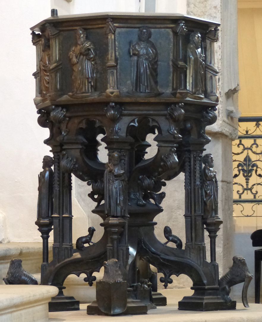 Baptismal font Total view from the north