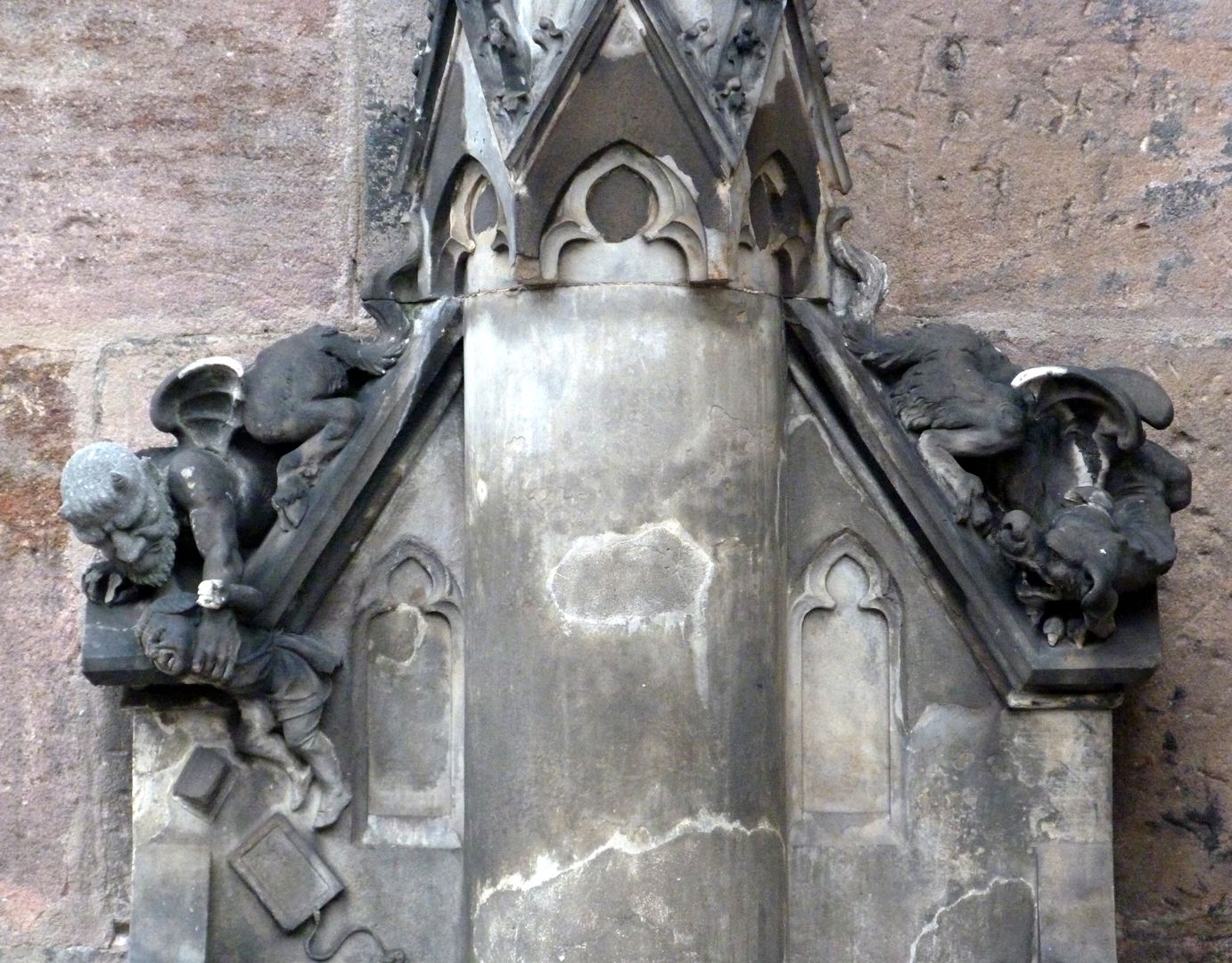 Devil's Fountain upper body of fountain