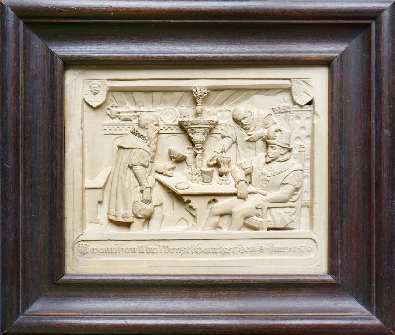 Kaiser Maximilian II. in Wenzel Jamnitzers Goldschmiedewerkstatt Gesamtansicht, in den oberen Ecken die Wappen von Jamnitzer und der Stadt Nürnberg