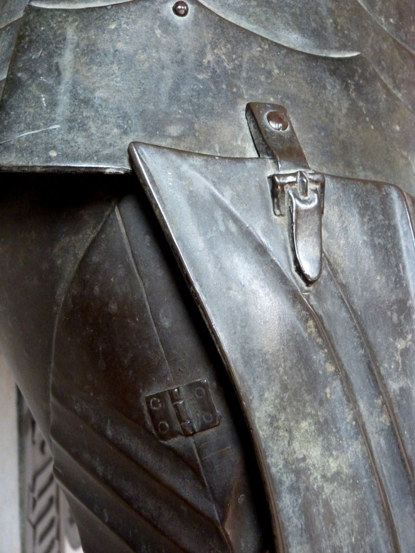 Bronze statue of Otto IV of Henneberg (Römhild) Detail of the armor