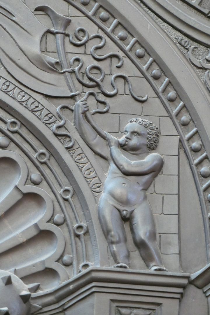 Graveslab of Godert Wigerinck right putto blowing the horn