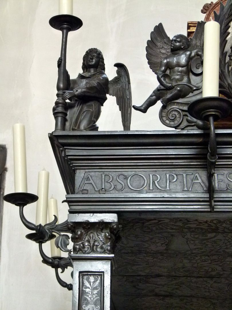 Memorial of Albrecht of Brandenburg: Canopy Beams, detail with angel figures