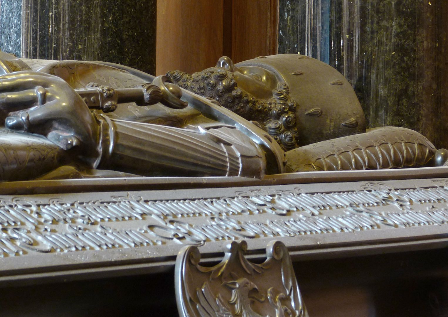 Tischgrab des Johann Cicero, Kurfürst von Brandenburg Oberkörper von links
