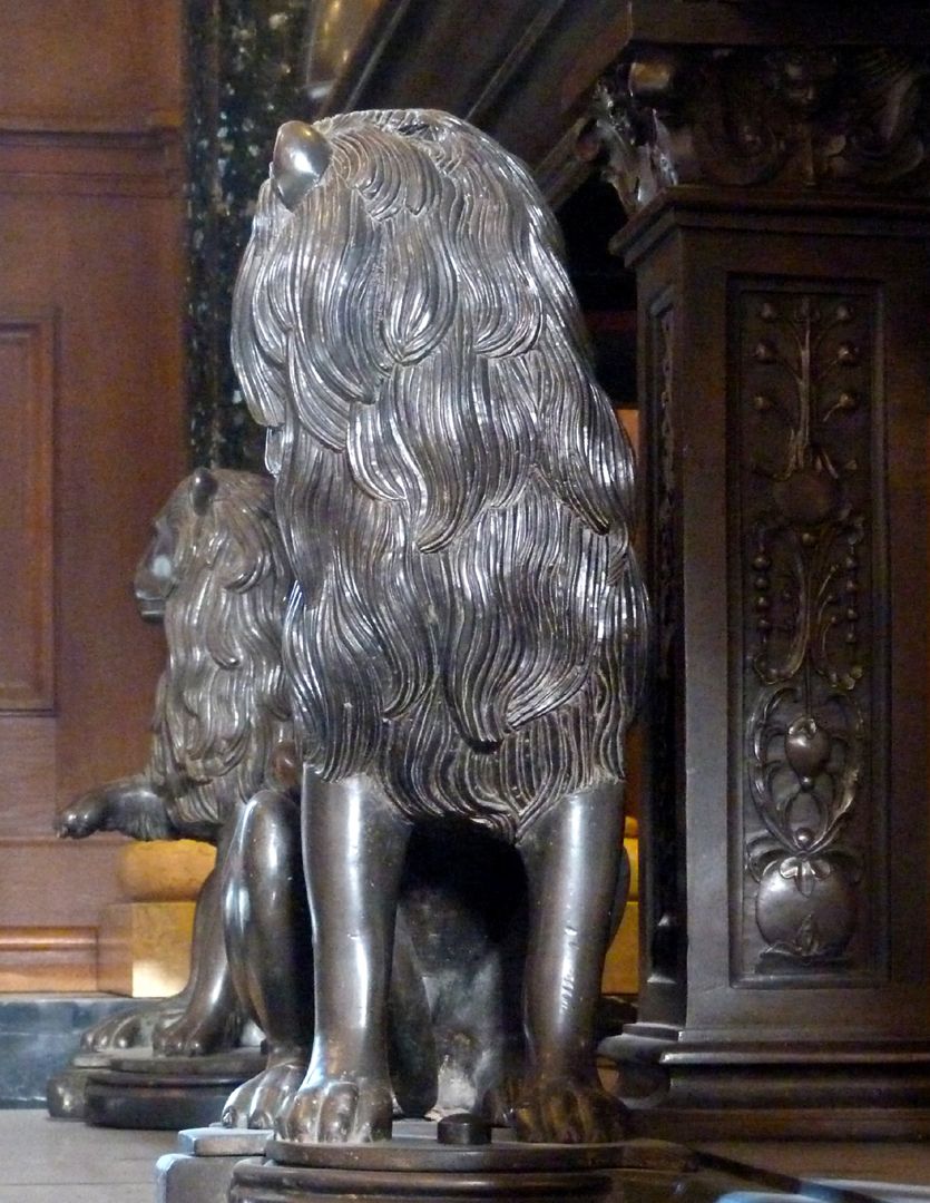 Tischgrab des Johann Cicero, Kurfürst von Brandenburg mittlerer, linker Löwe