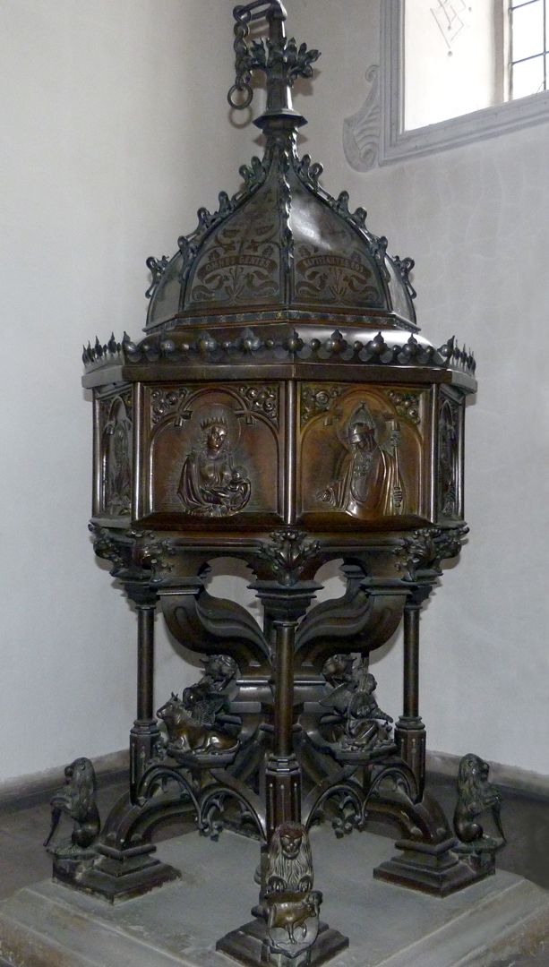 Baptismal font (Ochsenfurt) General view from northwest