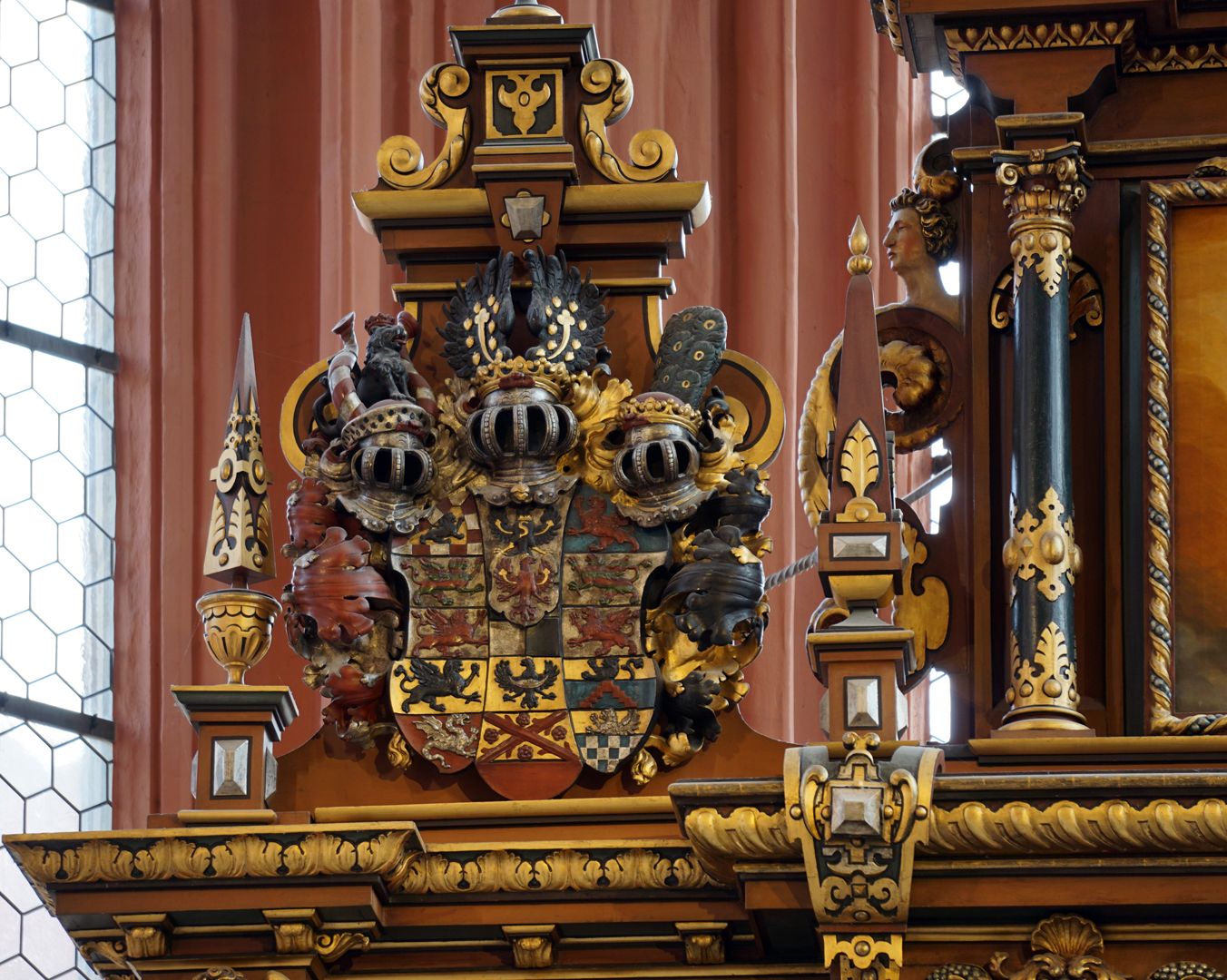 High Altar donators´coat of arms, left hand side