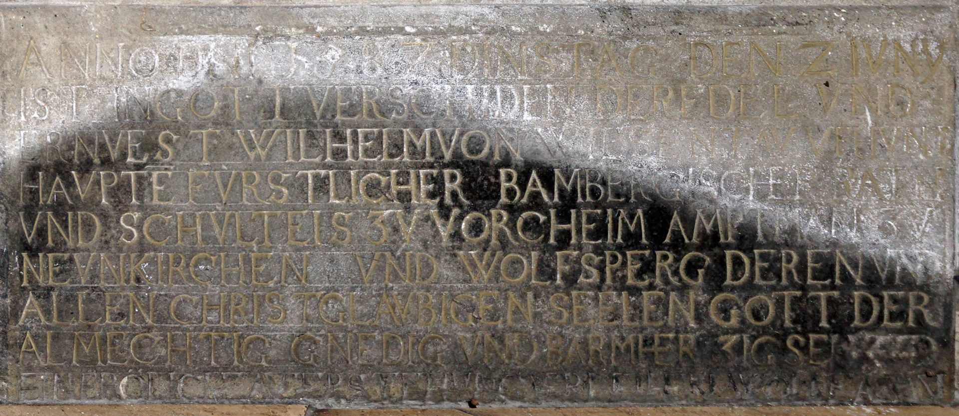 Grabdenkmal des Wilhelm von Wiesenthau und seiner Frau Anna linke untere Inschrift
