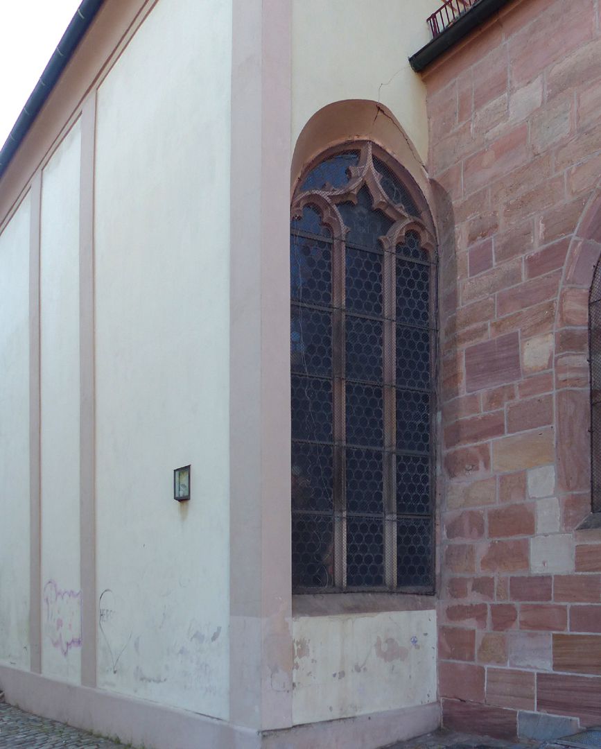 Wolfgangskapelle Quersaal der Kapelle mit Fenster im Südosten und Übergang zur Euchariuskapelle